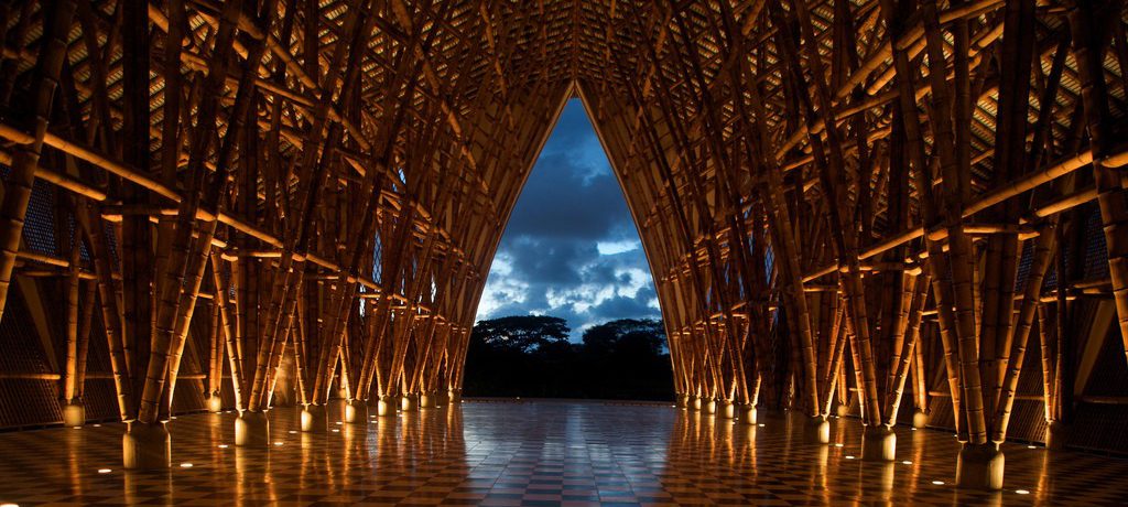 Una catedral de «acero vegetal» donde la ingeniería de vanguardia y la tradición vernácula se funden en una estructura orgánica de belleza atemporal. Es el testimonio vivo de cómo la [&hellip;]