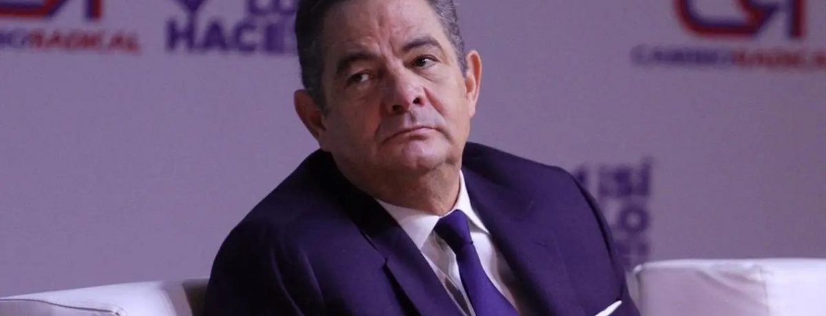 «Ahora, alejado del bullicio, resiste el avance del mal y, para algunos de los suyos, está tocando  las teclas del gran computador cuántico que  dicen que nos rige en este [&hellip;]