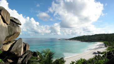 Seychelles es un paradisíaco archipiélago de 115 islas en el Índico que destaca por sus arrecifes, reservas naturales y tortugas gigantes de Aldabra. Su capital, Victoria, se ubica en la [&hellip;]