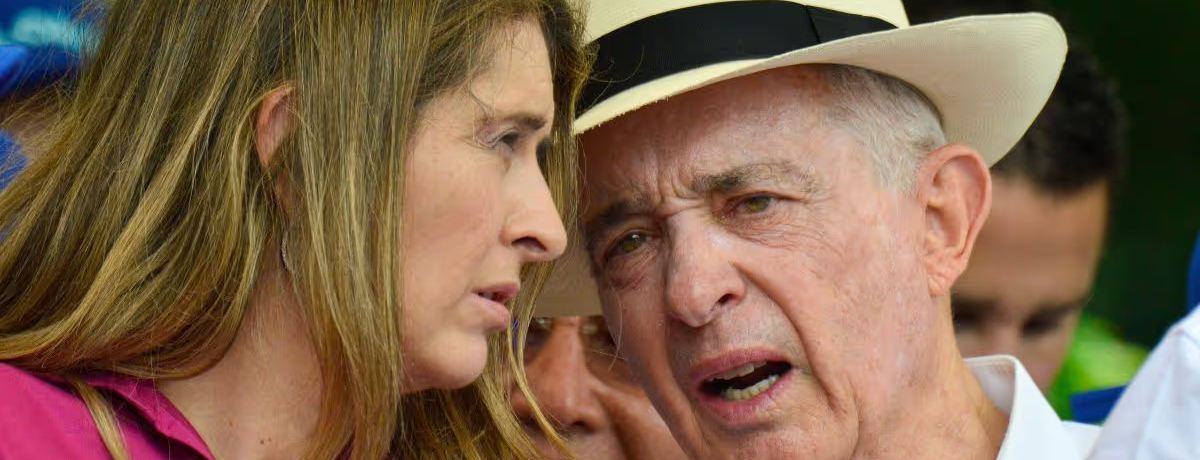 Álvaro Uribe y Paloma Valencia instigaron a los antioqueños contra Iván Cepeda mediante una narrativa falaz, desmentida por la justicia al confirmar que el candidato solo buscó exaltar la dignidad [&hellip;]