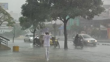 Las intensas lluvias en el Huila han provocado nueve emergencias en Timaná, Acevedo y Saladoblanco, dejando cierres viales totales y puentes colapsados. La Gobernación mantiene la alerta ante el desbordamiento [&hellip;]