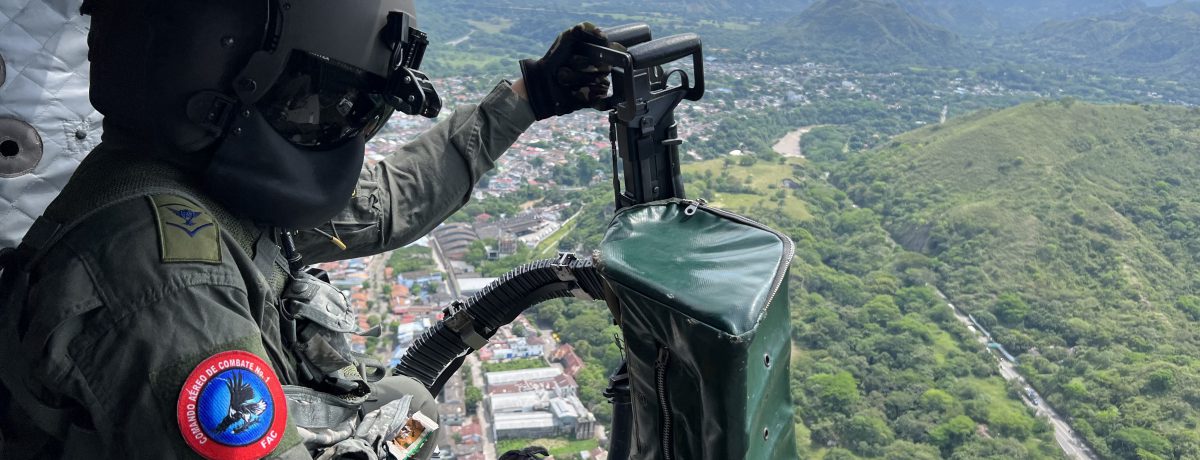 La Fuerza Aeroespacial Colombiana despliega sus capacidades técnicas para garantizar la vigilancia desde el aire y la «protección del espacio soberano». El Gobierno Nacional despliega el «Plan Democracia» con vigilancia [&hellip;]