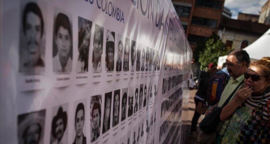 El análisis documental establece que el 73% de las agresiones son responsabilidad de actores armados no estatales, incluyendo disidencias, el ELN y el Clan del Golfo. Estas estructuras criminales utilizan [&hellip;]