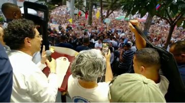 El candidato Iván Cepeda congregó a una multitud en la emblemática Plaza de Berrío en Medellín, donde presentó las bases de su programa de gobierno para el periodo «2026-2030». Durante [&hellip;]