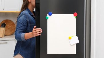 Mover un refrigerador durante una mudanza o cambio de domicilio plantea una pregunta recurrente: ¿un nevecón se puede acostar sin consecuencias? Aunque la respuesta técnica es que no se recomienda, [&hellip;]