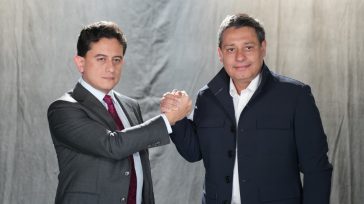 Luis Carlos Reyes, el popular «Mr. Taxes», abandonó sorpresivamente la candidatura vicepresidencial, dejando en una encrucijada política a Mauricio Lizcano. Ante la premura electoral, Lizcano busca desesperadamente un reemplazo, enfrentando [&hellip;]