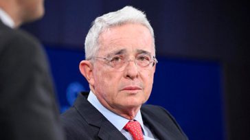 Para el proceso de Álvaro Uribe, esto significa que la Fiscalía ya cuenta con una «verdad judicial» establecida sobre los hechos materiales, centrando ahora el debate en si el expresidente [&hellip;]