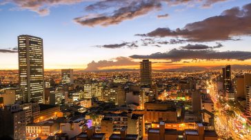 Usaquén es un rincón encantador al norte de Bogotá donde la arquitectura colonial y las calles empedradas se mezclan con el desarrollo empresarial  y centros comerciales de vanguardia.