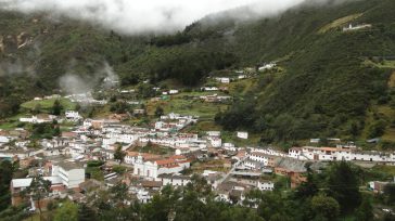 Vetas, el municipio más alto de Colombia a 3.350 msnm, destaca por su herencia minera y su acceso privilegiado al «Páramo de Santurbán». Los visitantes disfrutan de senderismo hacia las [&hellip;]