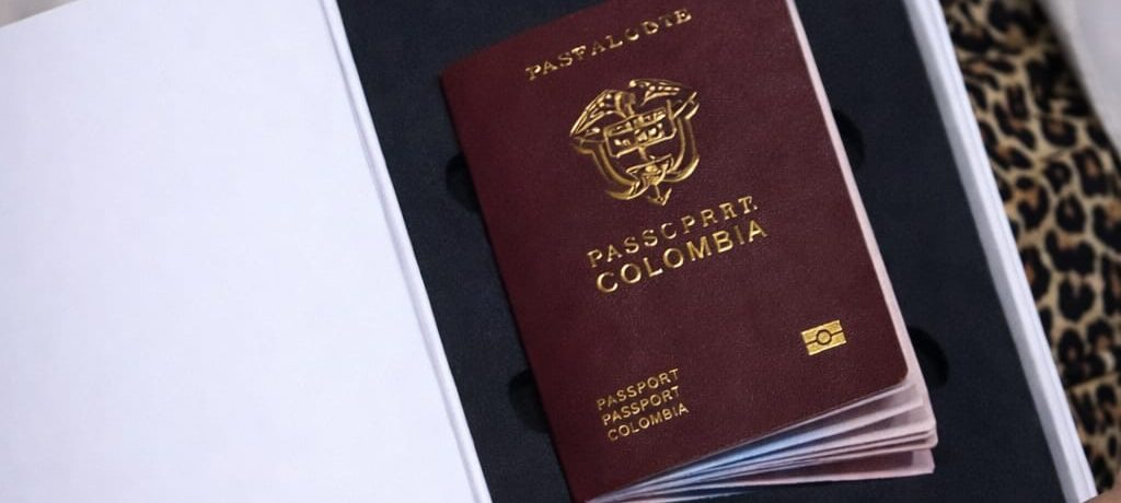 Colombia consolidó un nuevo modelo de pasaportes a diez años que recupera la soberanía tecnológica del Estado y garantiza la seguridad de los datos ciudadanos. El documento integra tecnología de [&hellip;]