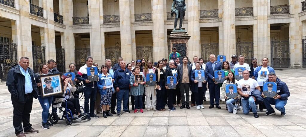 Al reivindicar su propia historia como víctima, Iván Cepeda consolidó una identidad política con las regiones que trasciende la representación formal. Este respaldo convierte a las curules de paz en [&hellip;]