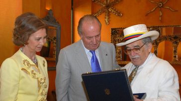 «El rey Juan Carlos I y la reina Sofía recibieron, durante su histórica visita a Cartagena en 1976, un presente simbólico del Nobel Gabriel García Márquez. Este encuentro selló un [&hellip;]