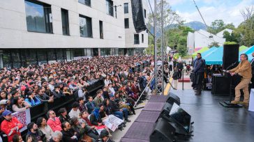 El presidente Gustavo Petro inauguró el nuevo edificio de la Facultad de Artes de la Universidad Nacional en Bogotá, una obra de infraestructura educativa clave para la institución. La entrega [&hellip;]