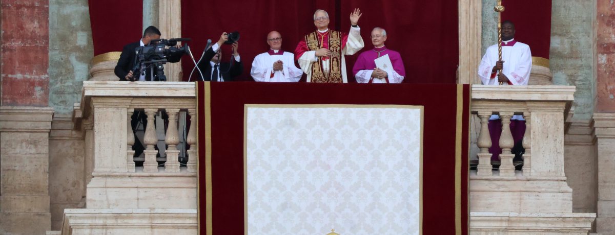 Papa León XIV (anteriormente Cardenal Robert Prevost, elegido el 8 de mayo de 2025 tras el fallecimiento de Francisco) Hernán Alejandro Olano García Doctor en Derecho Canónico A un año [&hellip;]