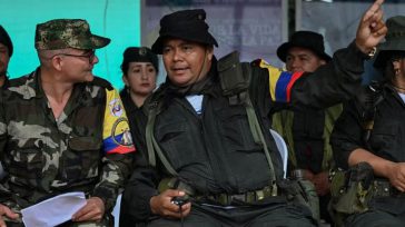 Los combates entre las facciones disidentes de alias «Iván Mordisco» y alias «Calarcá» dejan al menos 50 muertos en el Guaviare. La feroz confrontación armada responde a una división interna, [&hellip;]