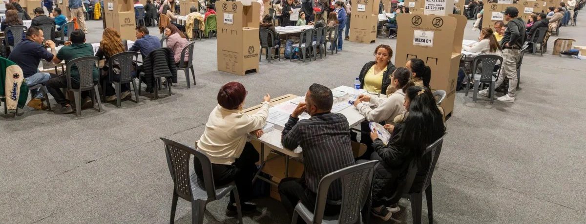 Colombia va a segunda vuelta tras una jornada de máxima polarización. De la Espriella y Cepeda definirán el rumbo del país el 21 de junio tras consolidarse el escrutinio oficial. [&hellip;]
