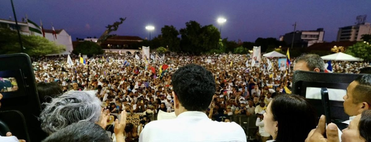 En Valledupar, existe la leyenda de que quien llena la Plaza Alfonso López y sobrepasa el lugar donde está el emblemático árbol triunfará en las elecciones. Ese lugar fue pasado [&hellip;]
