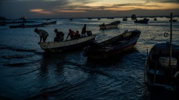 Durante varias jornadas, pescadores colombianos intentaron rescatar el cadáver de Alejandro Carranza, quien murió tras el bombardeo de la Armada de Estados Unidos contra su lancha, sin lograr recuperar sus [&hellip;]