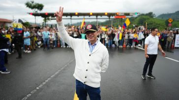 Esta visita presidencial reafirma el enfoque del Gobierno Nacional hacia la infraestructura con sentido social, buscando que las grandes obras de ingeniería de la Cordillera Central no aíslen a las [&hellip;]