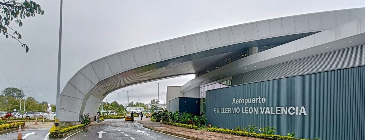 La Aeronáutica Civil ordenó el cierre temporal del aeropuerto de Popayán debido a la caída de ceniza provocada por la actividad sísmica del volcán Puracé. Aunque las emisiones de gases [&hellip;]