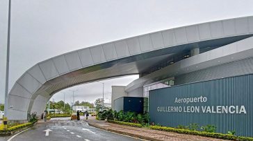 La Aeronáutica Civil ordenó el cierre temporal del aeropuerto de Popayán debido a la caída de ceniza provocada por la actividad sísmica del volcán Puracé. Aunque las emisiones de gases [&hellip;]