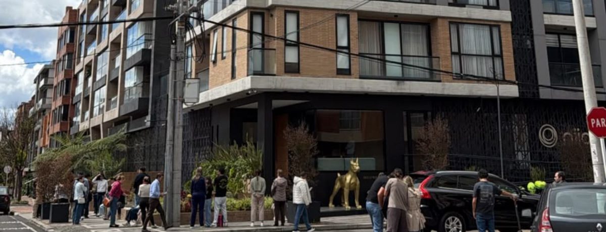Un rumor infundado lanzado en el barrio Chicó Navarra desató un violento intento de linchamiento vecinal contra un ciudadano inocente. Posteriores investigaciones judiciales demostraron la inexistencia del delito, transformando a [&hellip;]