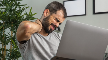 El uso prolongado y con la cabeza inclinada del celular, ya sea por trabajo o descanso, se ha vuelto un hábito generalizado sin importar la edad o profesión. Esta postura [&hellip;]