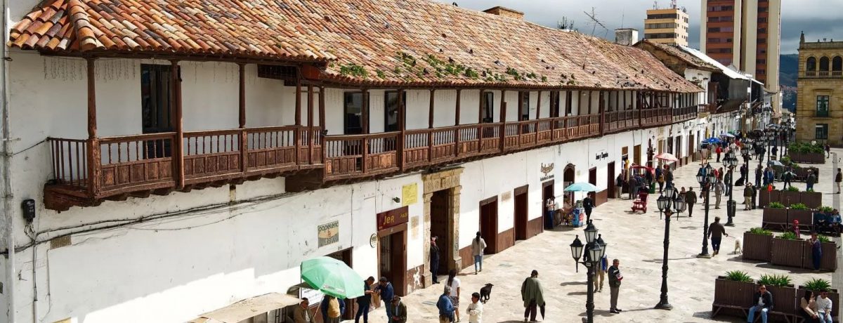 Como uno de los pocos comercios históricos de Tunja, el Almacén La Samacá representa el orgullo y arraigo cultural de Boyacá. Su permanencia en el tiempo resguarda la identidad local [&hellip;]
