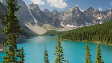 Ubicado en el Parque Nacional Banff, el Lago Moraine destaca por el intenso color turquesa de sus aguas alimentadas por glaciares. Este emblemático paisaje está enmarcado de forma imponente por [&hellip;]