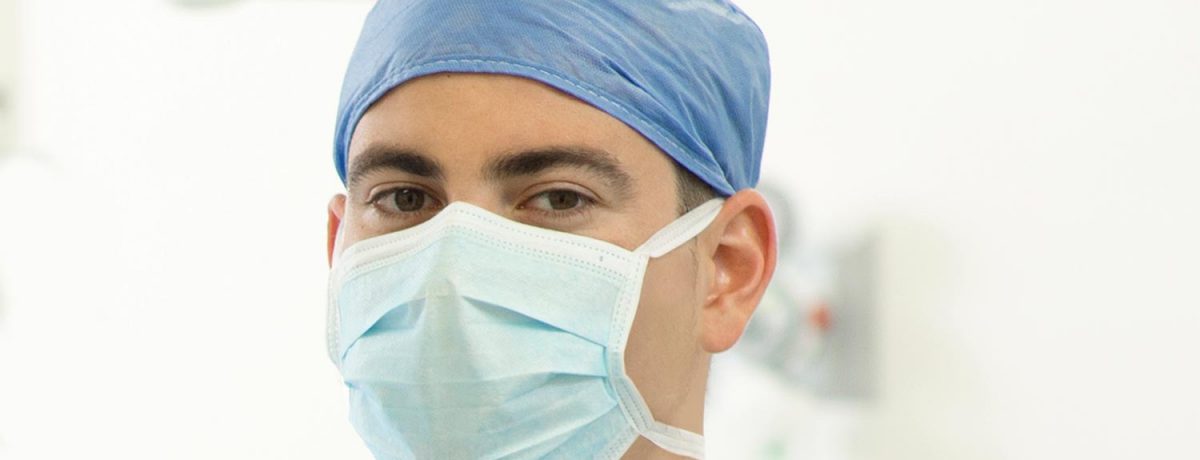 Mascarilla quirúrgica &nbsp; Robin Prieto Médico Pocas herramientas médicas han calado tanto en la vida cotidiana como el tapabocas. Lo que durante décadas fue un implemento confinado a quirófanos y [&hellip;]