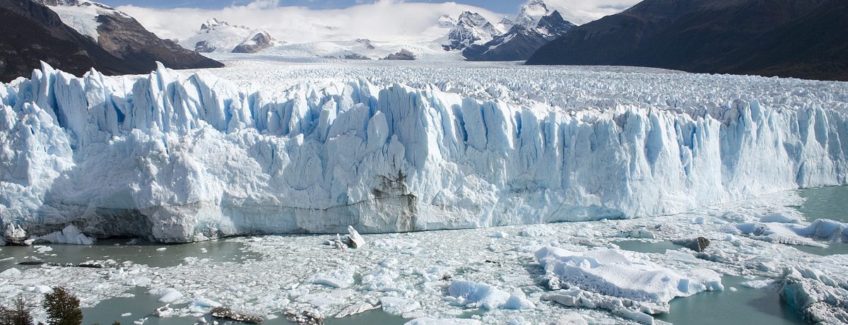 La Patagonia es una vasta e imponente región austral compartida por Argentina y Chile, famosa por sus imponentes paisajes de estepas, fiordos y montañas. Allí destaca el majestuoso glaciar Perito [&hellip;]