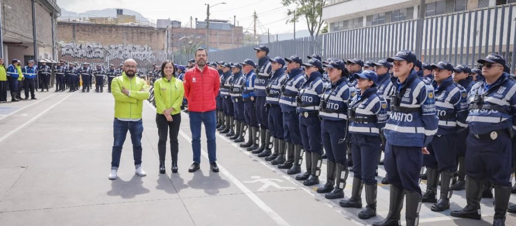 Bogotá recibe 794 nuevos policías —de los cuales 684 irán directamente a la seguridad territorial—, denunciaron que el impacto contra la criminalidad está congelado: el nuevo pie de fuerza tendrá [&hellip;]