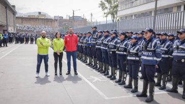 Bogotá recibe 794 nuevos policías —de los cuales 684 irán directamente a la seguridad territorial—, denunciaron que el impacto contra la criminalidad está congelado: el nuevo pie de fuerza tendrá [&hellip;]
