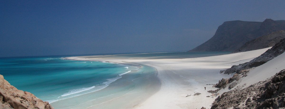 Qalansiyah es un remoto y paradisíaco rincón costero de la Isla de Socotra que cautiva por sus imponentes dunas de arena blanca y aguas de un azul turquesa cristalino. Como [&hellip;]