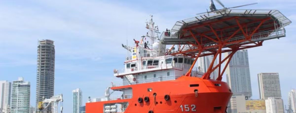 Según agencias oficiales como APC Colombia y la UNGRD, la Presidencia coordinó desde Cartagena el zarpe del buque ARC Caribe. Esta embarcación transporta hacia la isla un cargamento técnico y [&hellip;]