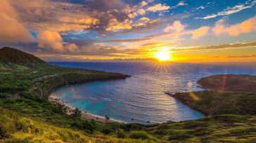 &nbsp; El Mirador de la bahía de Hanauma, situado en el sureste de la isla de Oahu en Hawái, ofrece una panorámica espectacular de una ensenada con forma de media [&hellip;]