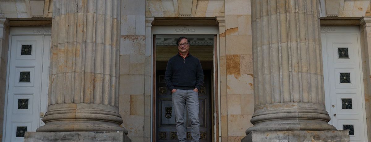 El presidente Petro salió a recibir a cada uno de los invitados a la «cumbre de palacio» &nbsp; Javier Sánchez Política  Tras el veredicto de las urnas en la primera [&hellip;]