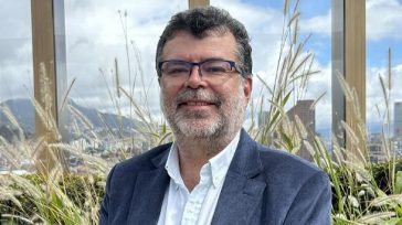 El experto Darío Hidalgo destacó las estrategias de Colombia para impulsar la movilidad sostenible mediante el enfoque «ASI» (evitar, cambiar y mejorar) y el apoyo gubernamental. Esto ha permitido consolidar [&hellip;]