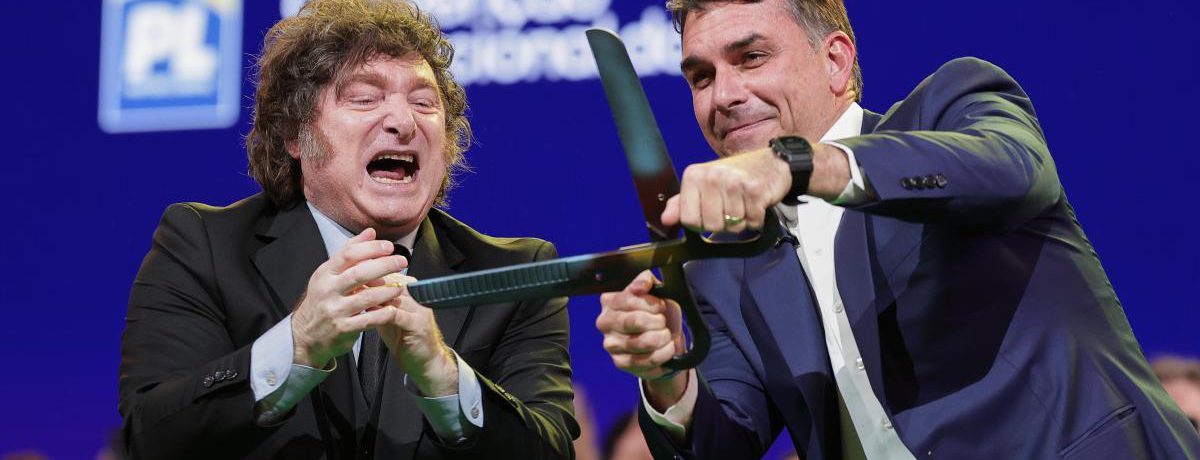 «Hediondo precedente el que ha sentado el presidente argentino Milei al participar activamente en el lanzamiento de la candidatura presidencial del hijo de Bolsonaro». Gustavo Alvarez Gardeazábal El Porce Hediondo [&hellip;]